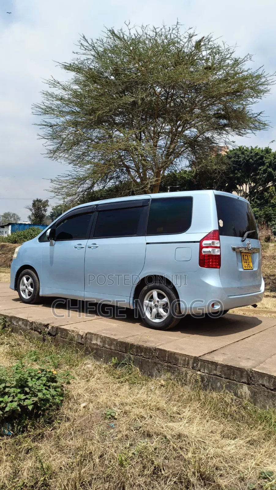 Toyota Noah 2012 Blue