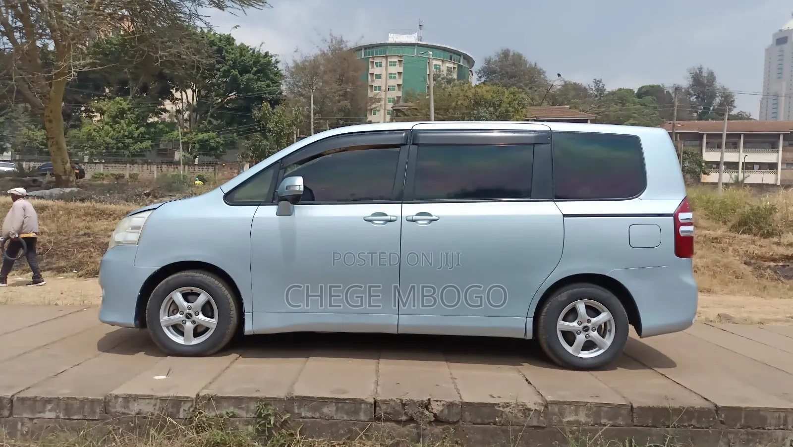 Toyota Noah 2012 Blue