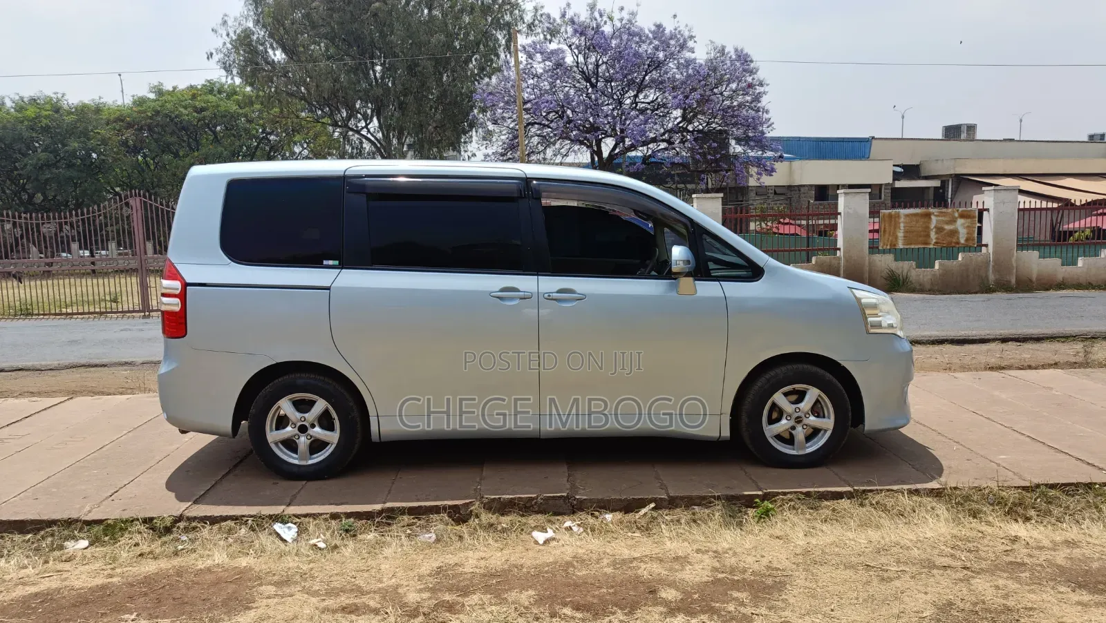 Toyota Noah 2012 Blue
