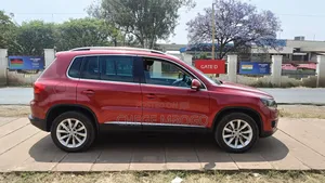 Volkswagen Tiguan SE 4Motion 2011 Red