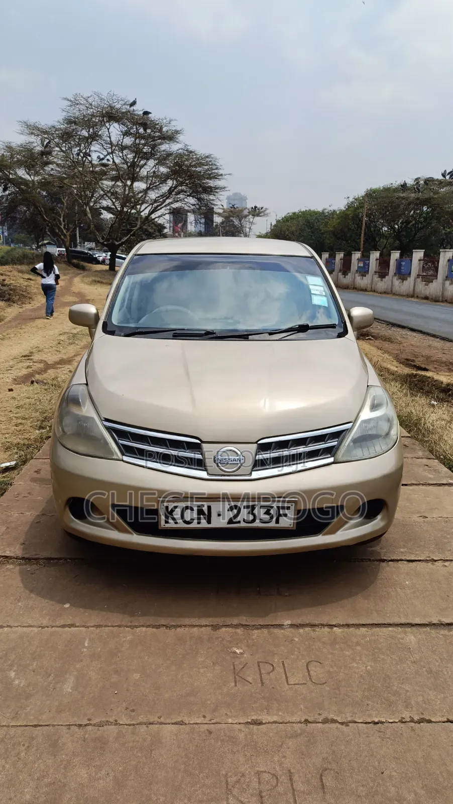 Nissan Tiida 1.5L 16V 2010 Gold