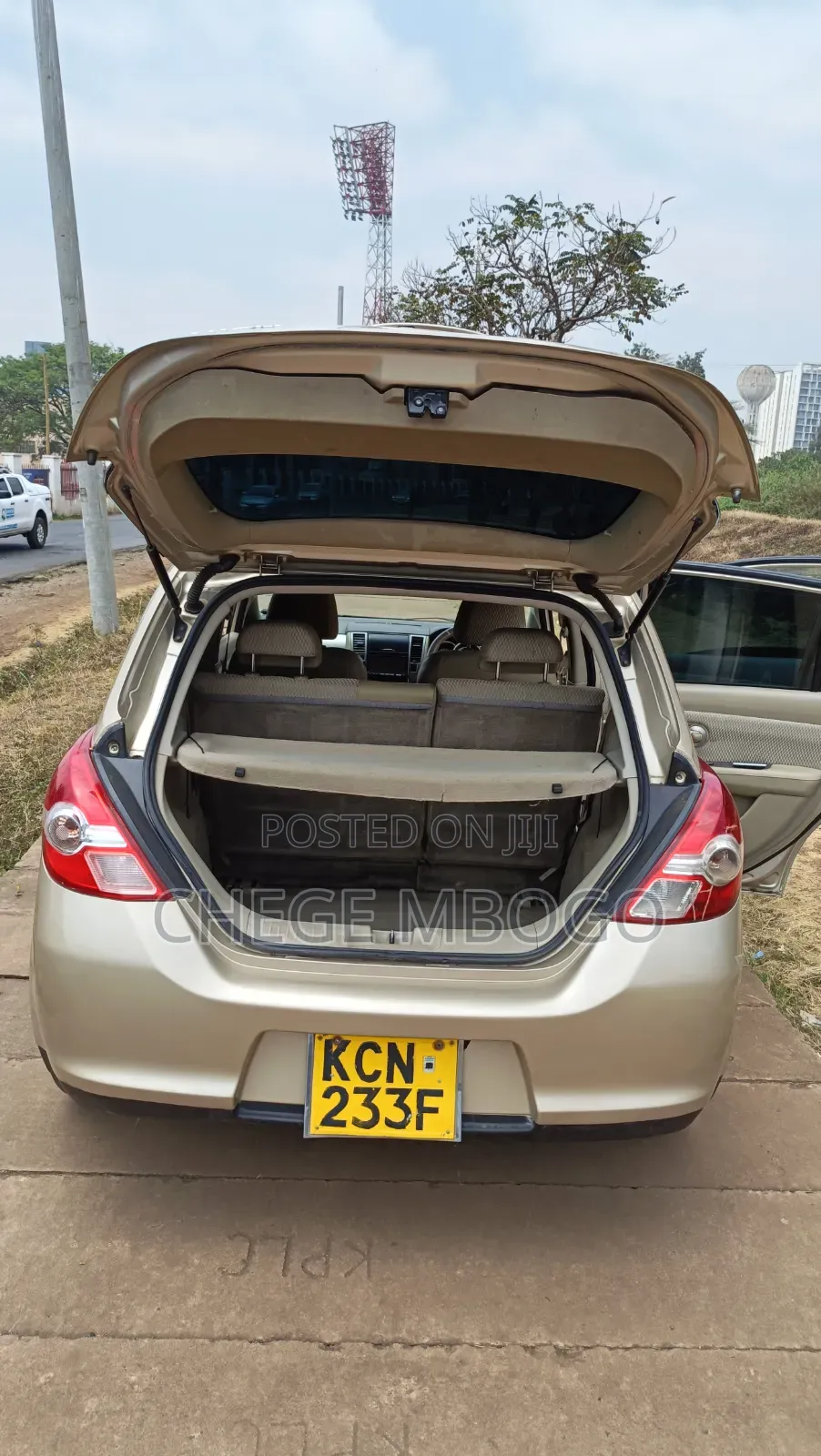 Nissan Tiida 1.5L 16V 2010 Gold