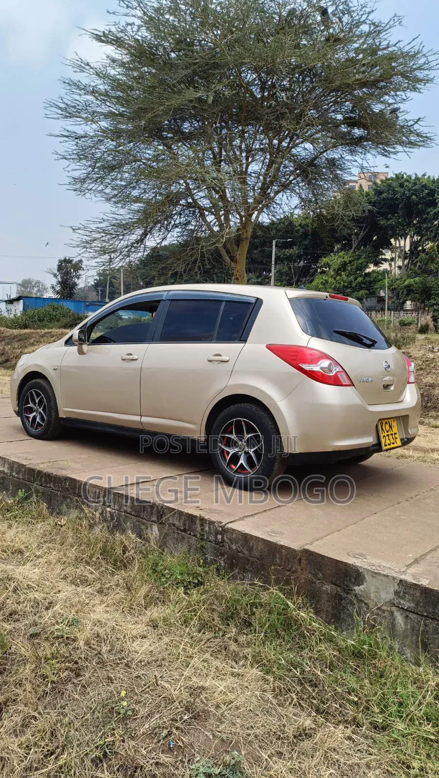 Nissan Tiida 1.5L 16V 2010 Gold