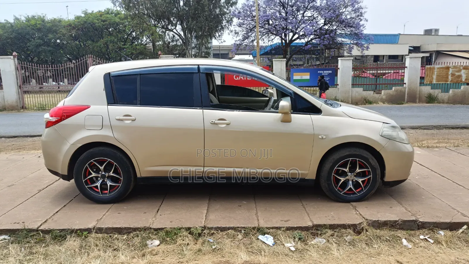 Nissan Tiida 1.5L 16V 2010 Gold
