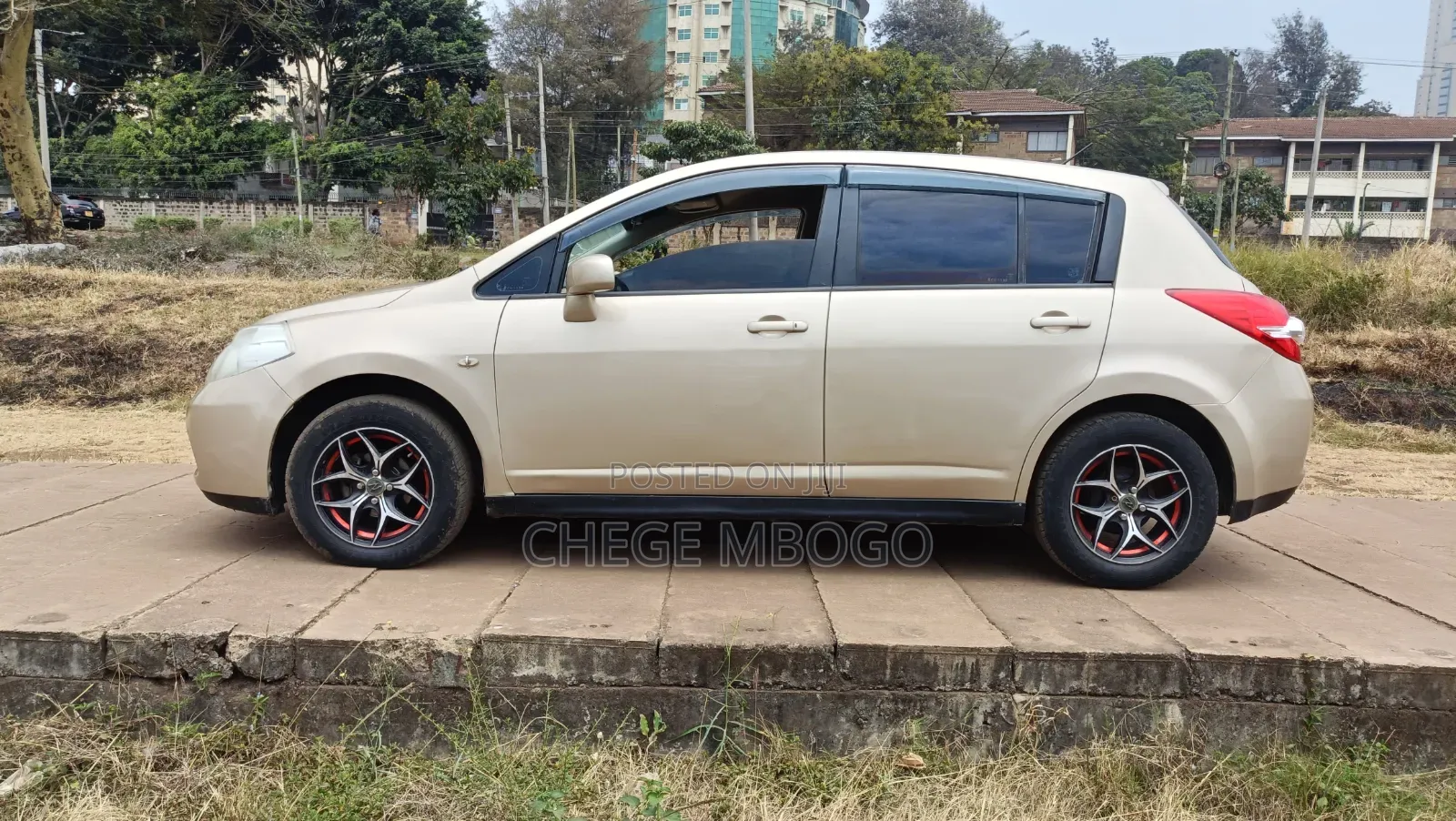 Nissan Tiida 1.5L 16V 2010 Gold