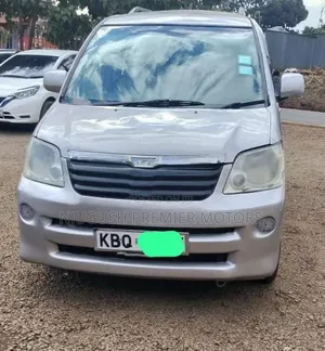Toyota Noah 2004 Silver