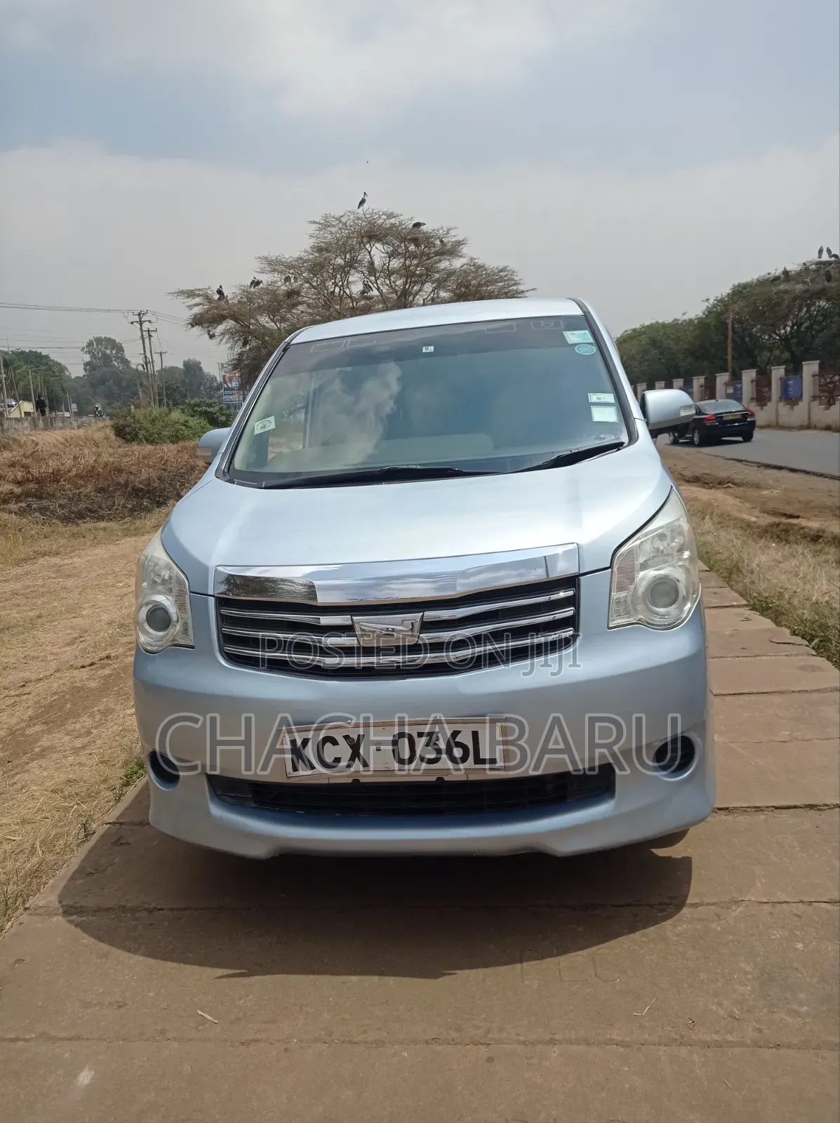 Toyota Noah 2.0 158hp FWD (8 Seater) 2012 Blue