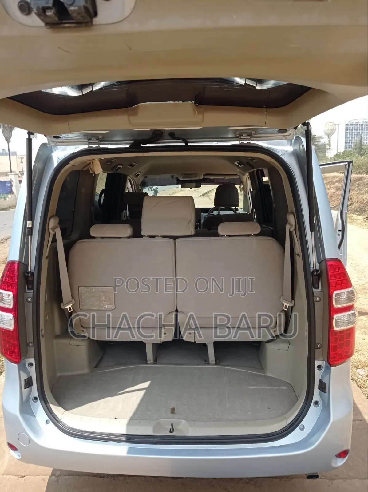 Toyota Noah 2.0 158hp FWD (8 Seater) 2012 Blue