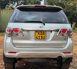Toyota Fortuner 2012 Silver