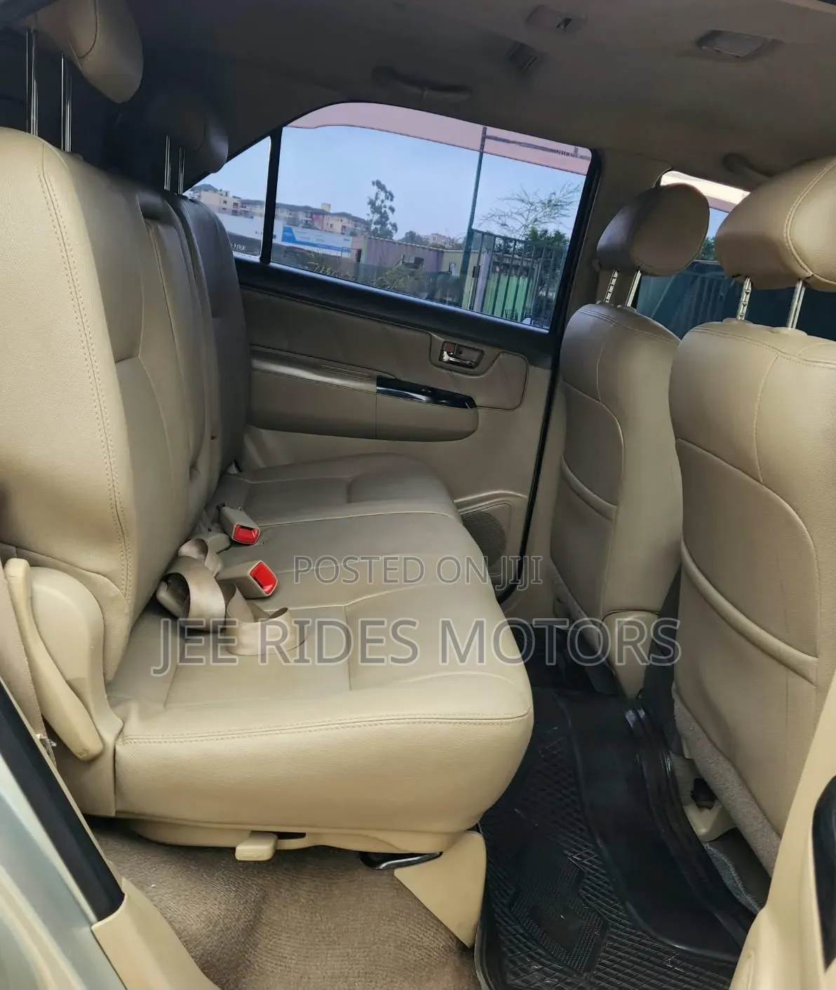 Toyota Fortuner 2012 Silver