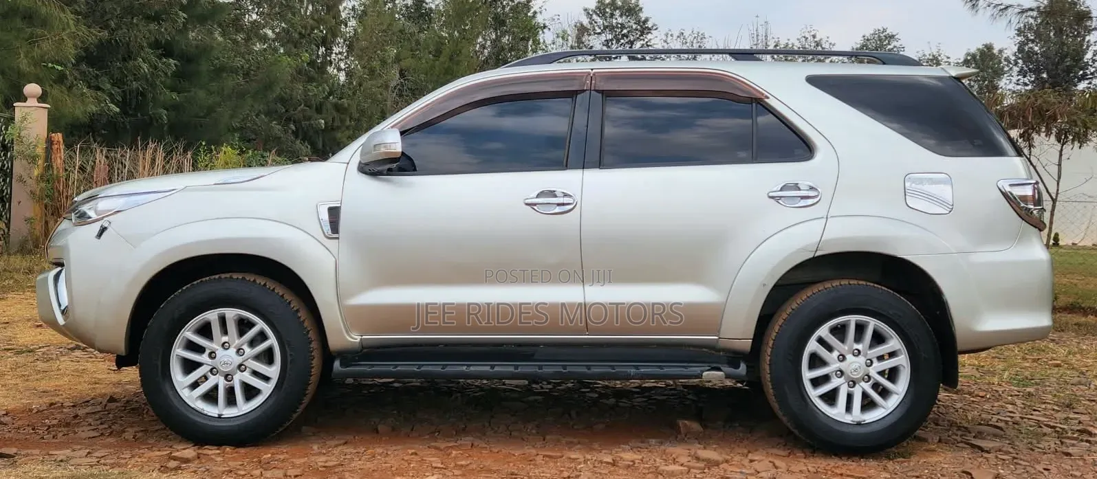Toyota Fortuner 2012 Silver