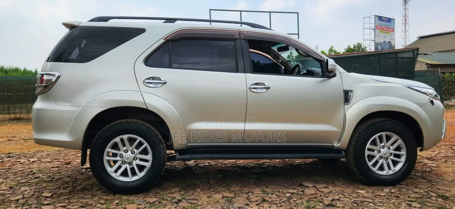 Toyota Fortuner 2012 Silver