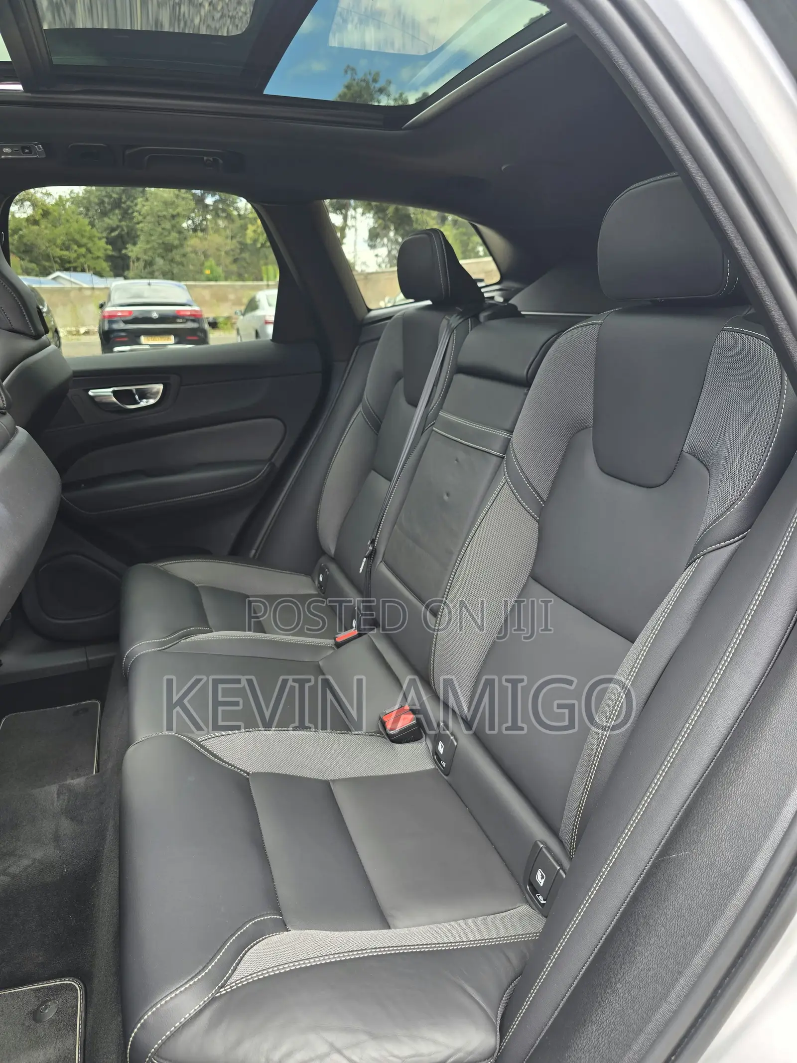 Volvo XC60 2021 Silver