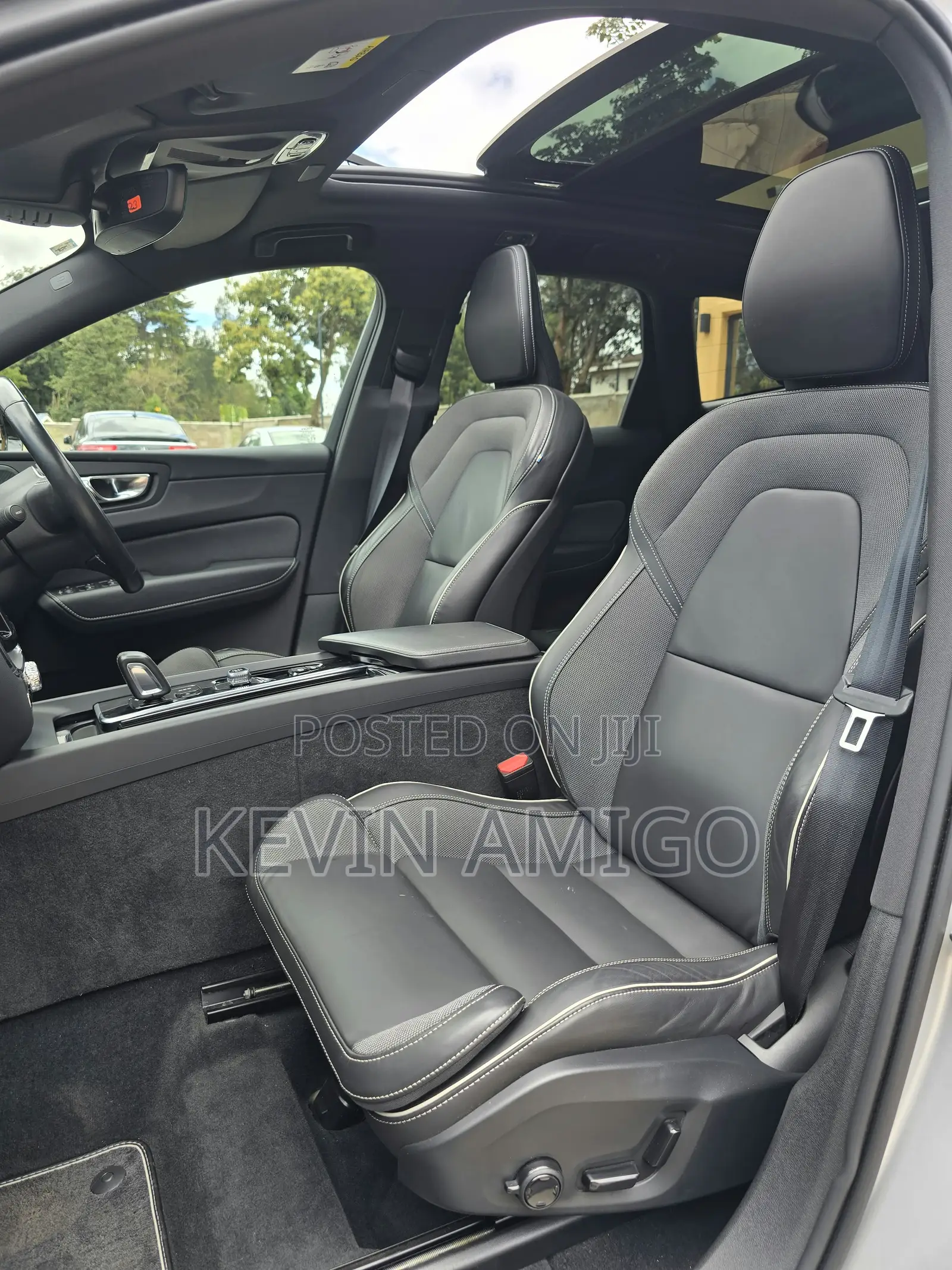 Volvo XC60 2021 Silver