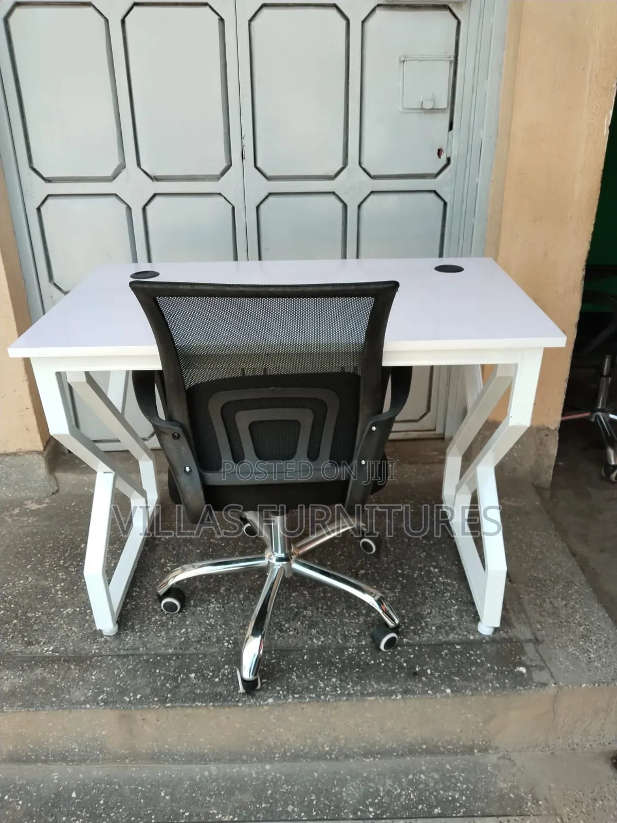 Mesh Chair Strong and Table