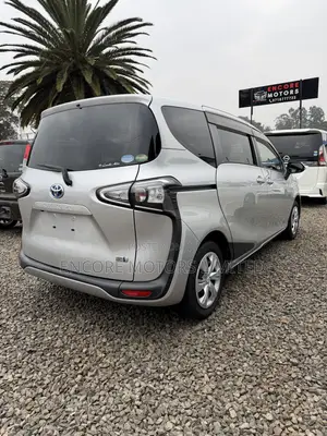 Toyota Sienta 1.5 FWD 2019 Silver