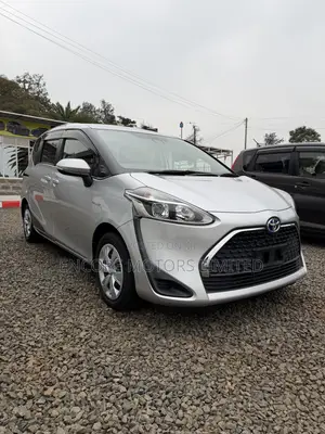 Toyota Sienta 1.5 FWD 2019 Silver