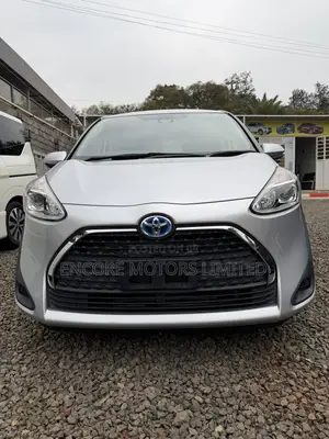 Toyota Sienta 1.5 FWD 2019 Silver