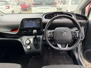 Toyota Sienta 1.5 FWD 2019 Silver