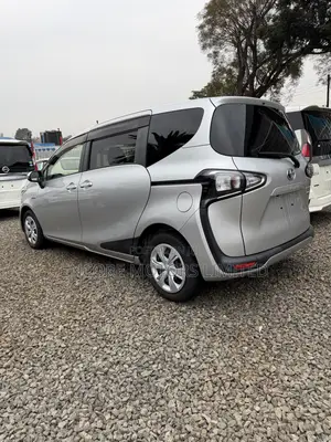 Toyota Sienta 1.5 FWD 2019 Silver
