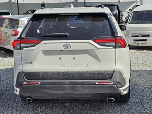 Toyota RAV4 XLE Premium FWD 2019 Pearl