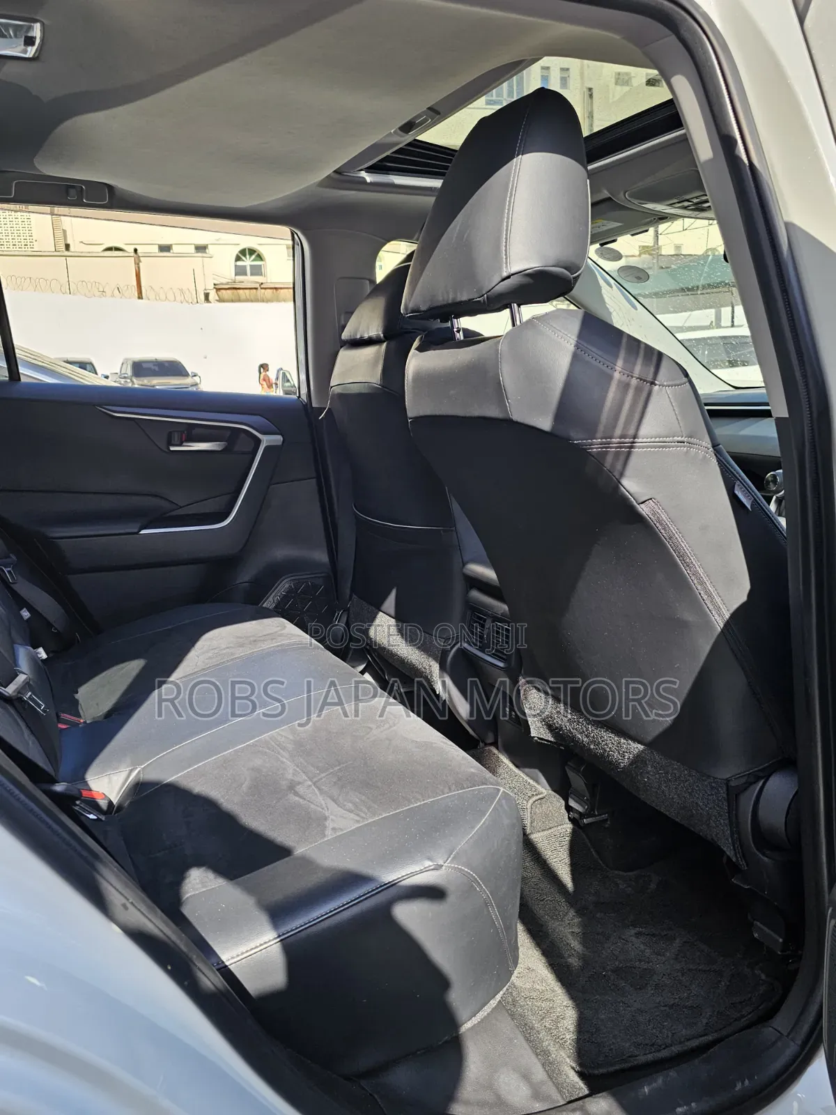 Toyota RAV4 XLE Premium FWD 2019 Pearl