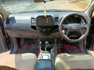 Toyota Hilux 2015 Gray