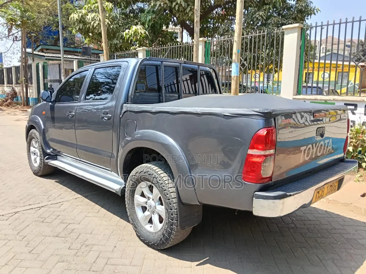 Toyota Hilux 2015 Gray