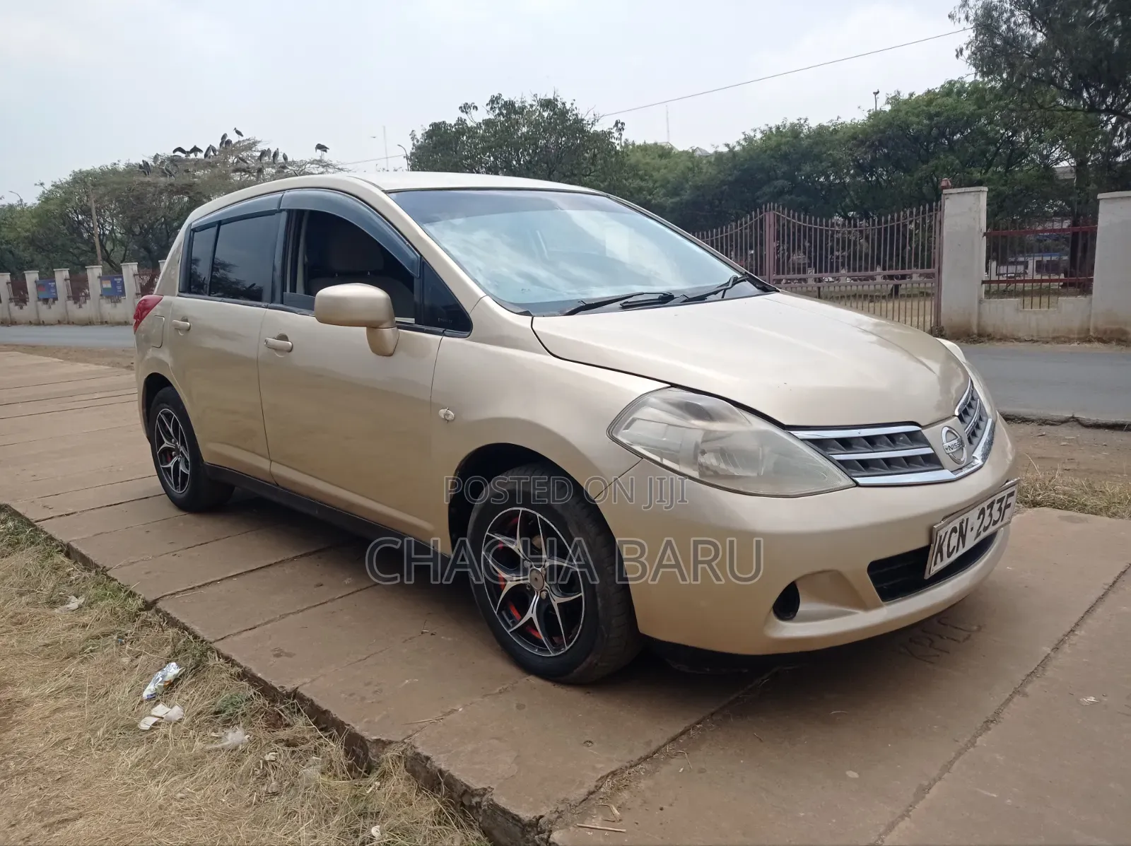 Nissan Tiida 1.5L 16V 2010 Gold