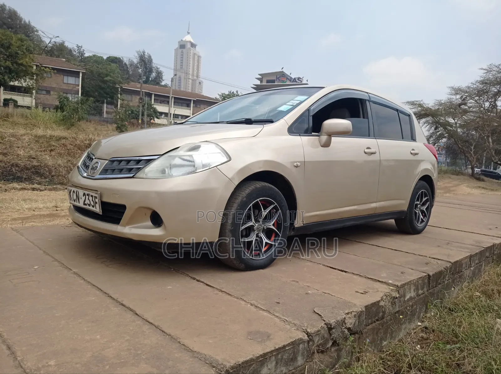Nissan Tiida 1.5L 16V 2010 Gold