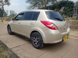 Nissan Tiida 1.5L 16V 2010 Gold