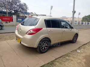 Nissan Tiida 1.5L 16V 2010 Gold