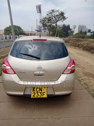 Nissan Tiida 1.5L 16V 2010 Gold