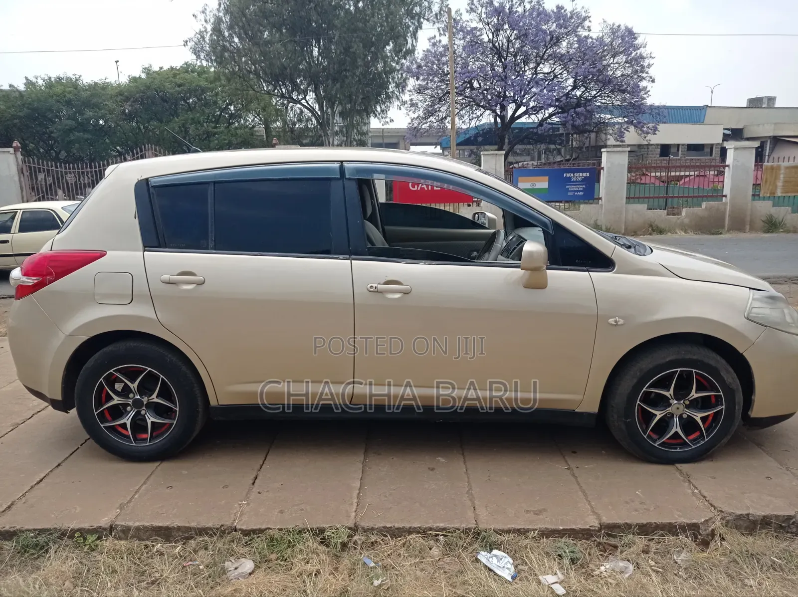 Nissan Tiida 1.5L 16V 2010 Gold