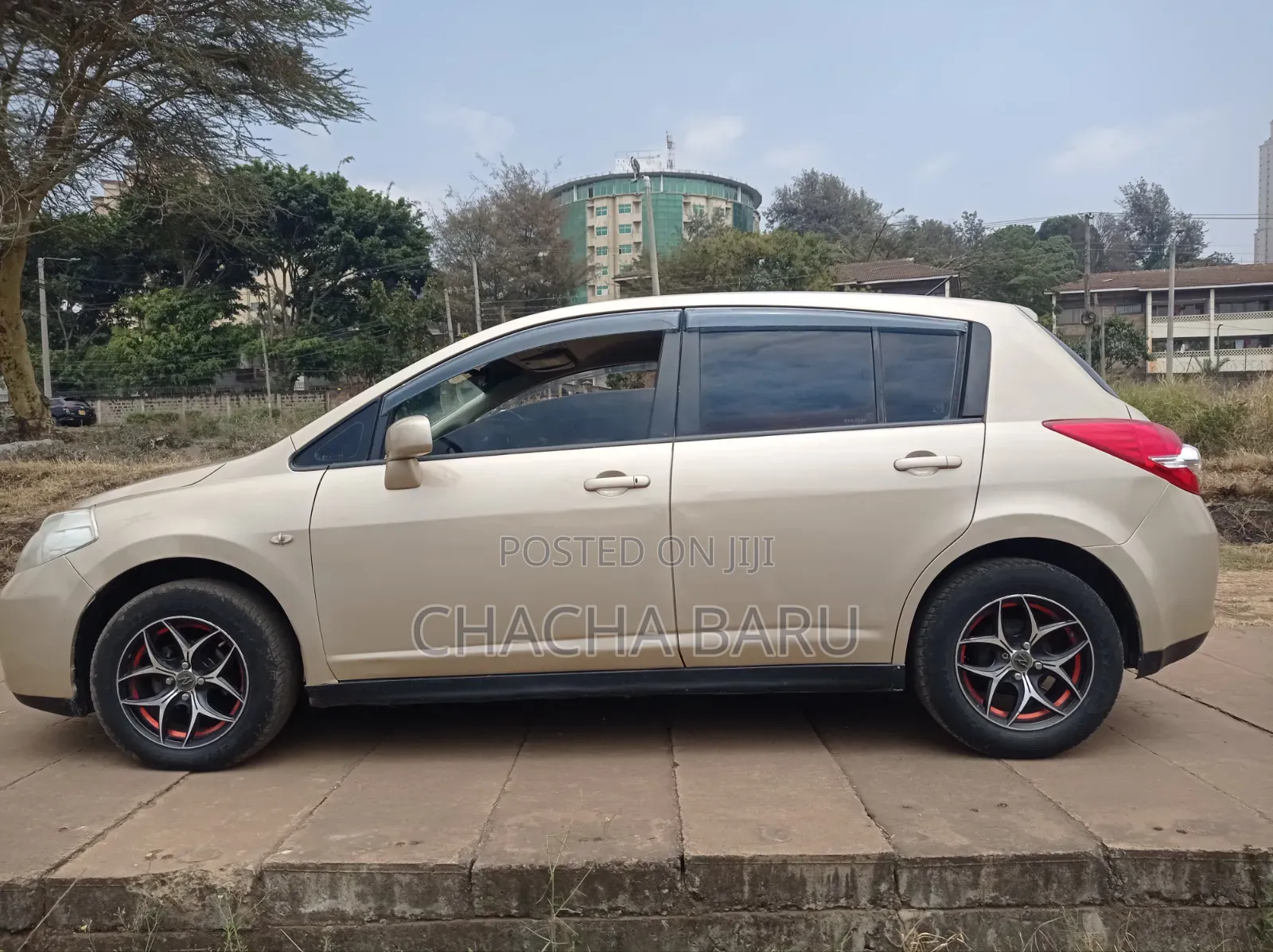 Nissan Tiida 1.5L 16V 2010 Gold