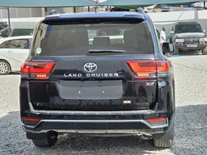 Toyota Land Cruiser LC300 2023 Black