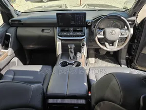 Toyota Land Cruiser LC300 2023 Black