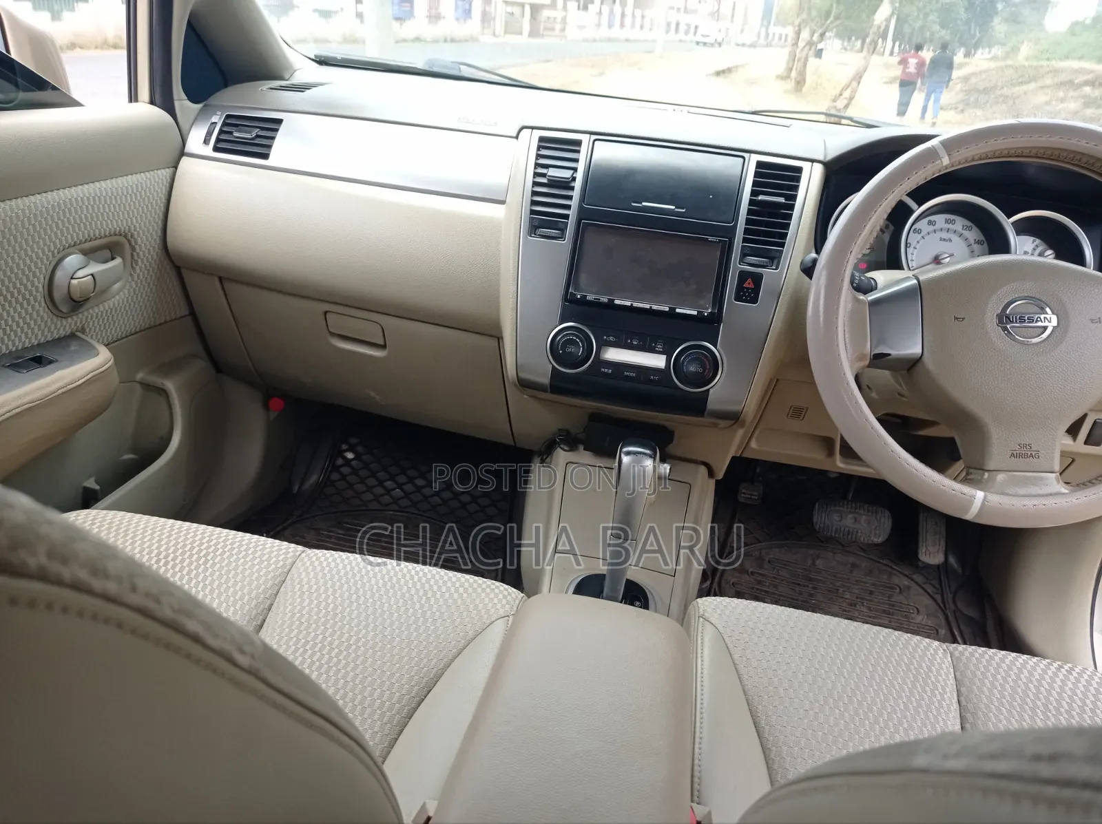 Nissan Tiida 1.5L 16V 2010 Gold
