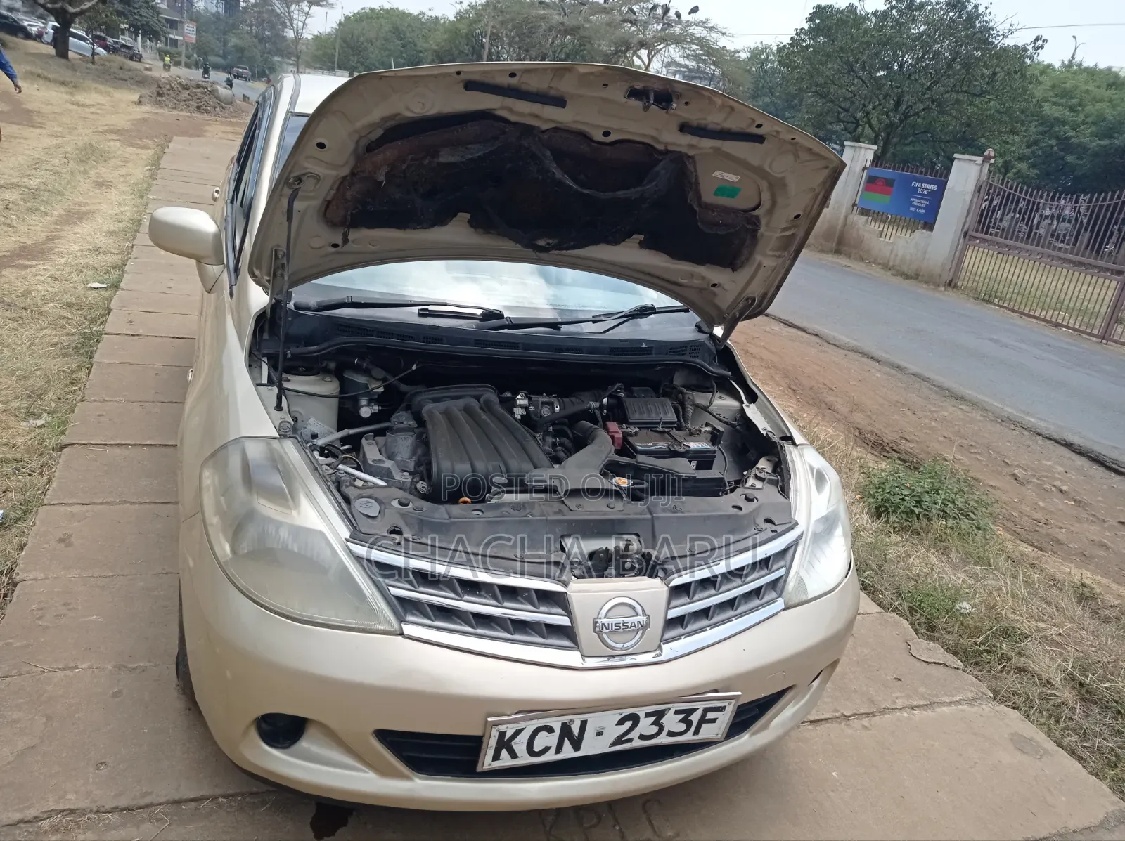 Nissan Tiida 1.5L 16V 2010 Gold
