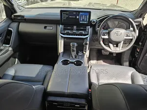 Toyota Land Cruiser LC300 2023