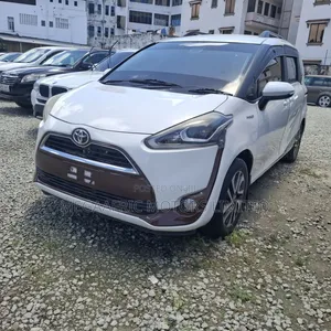 Toyota Sienta 1.5 Hybrid FWD (6-seater) 2017 White