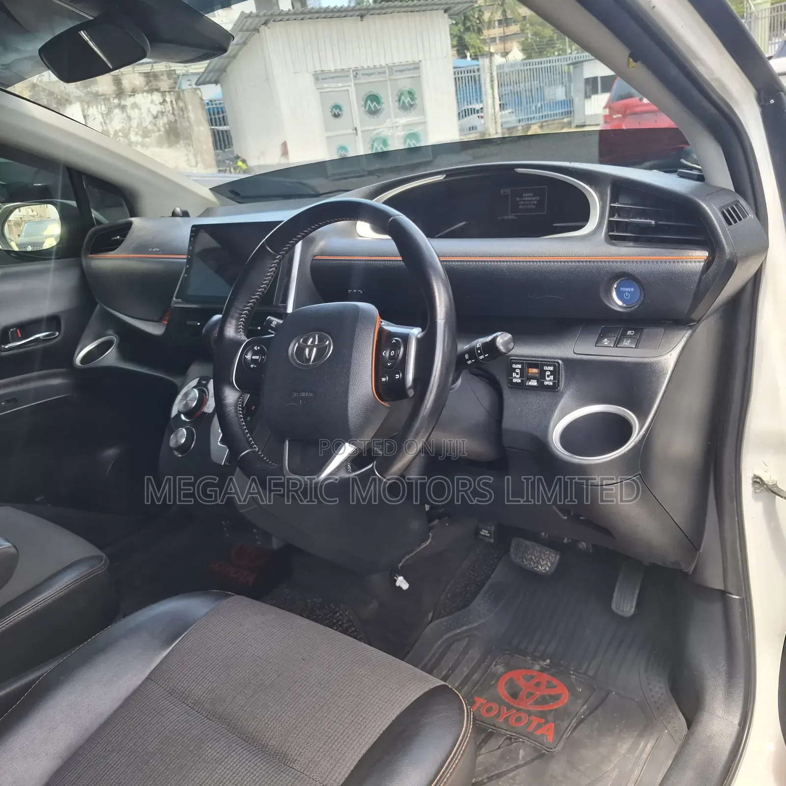 Toyota Sienta 1.5 Hybrid FWD (6-seater) 2017 White