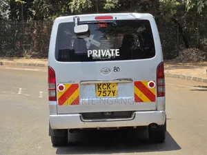 Toyota HiAce 2014 Silver