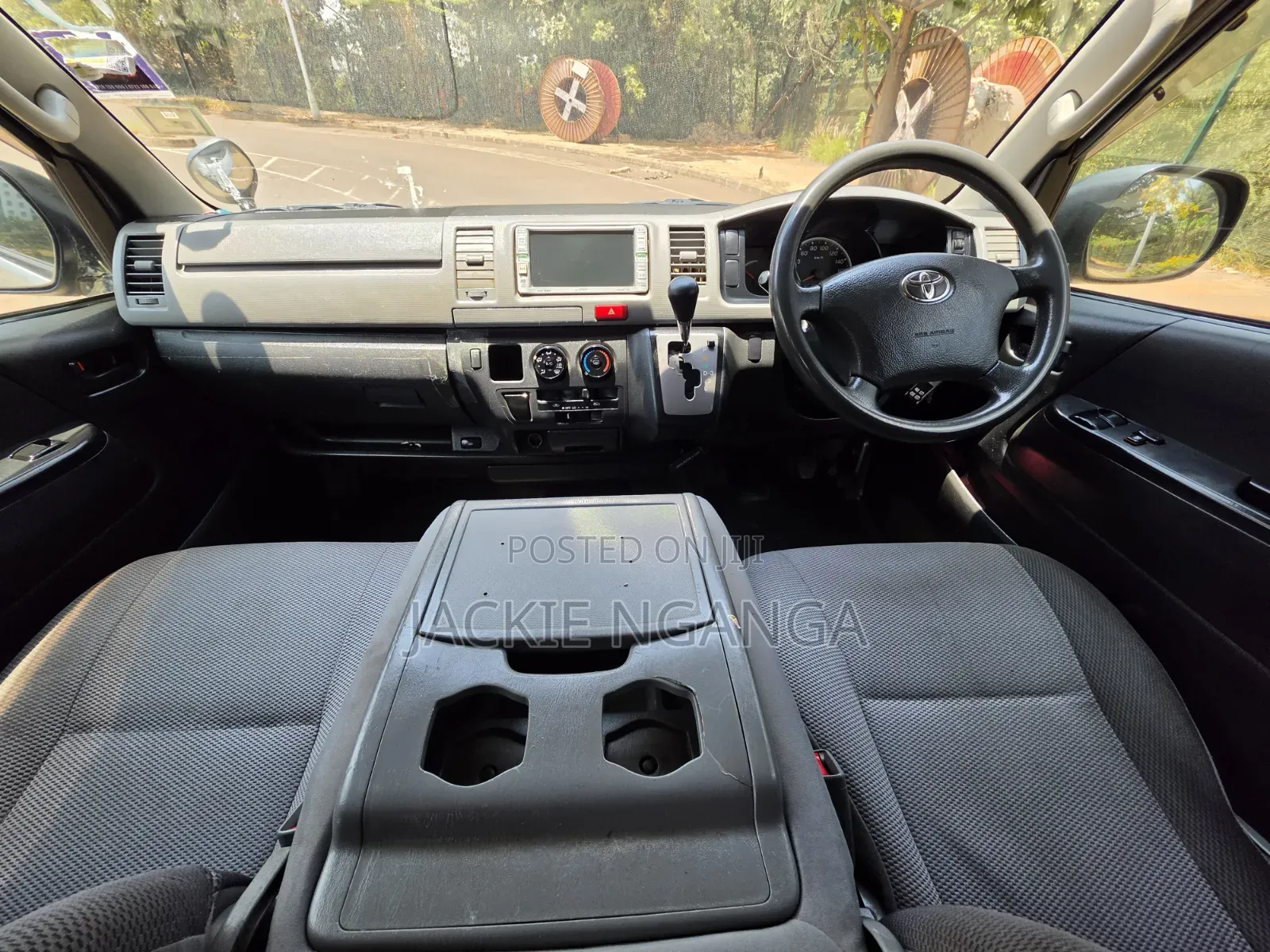 Toyota HiAce 2014 Silver