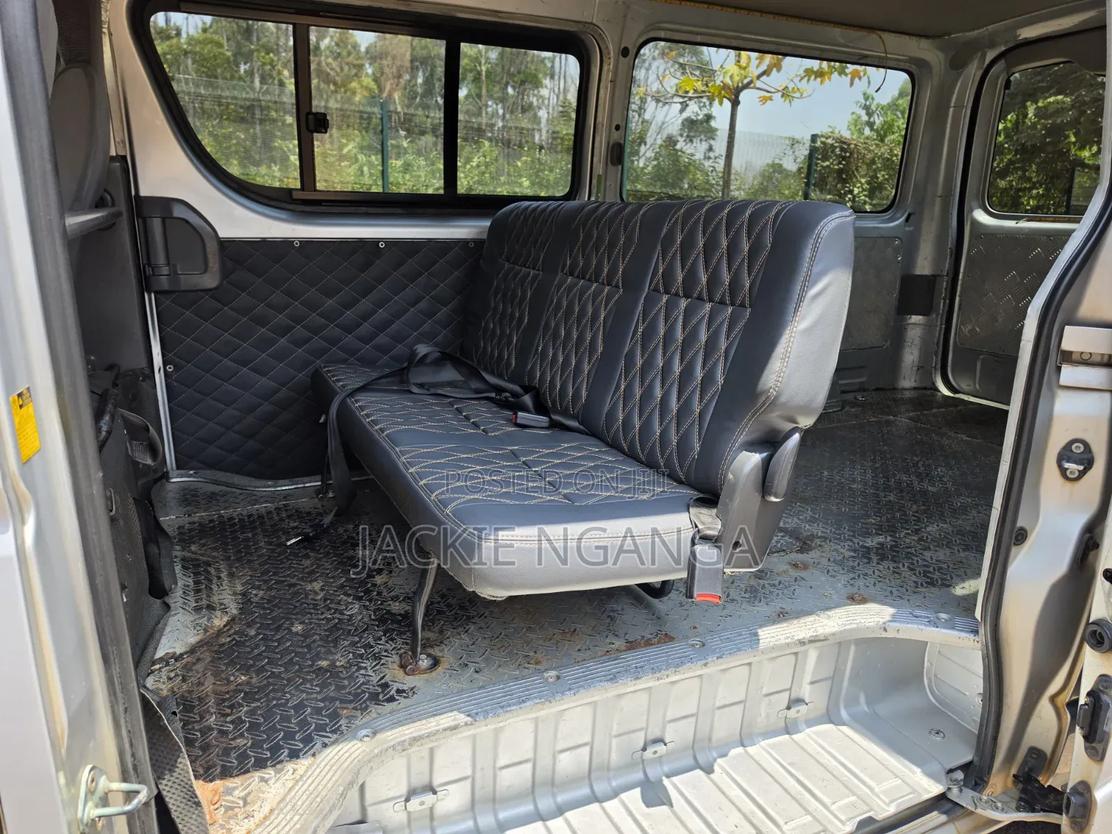 Toyota HiAce 2014 Silver