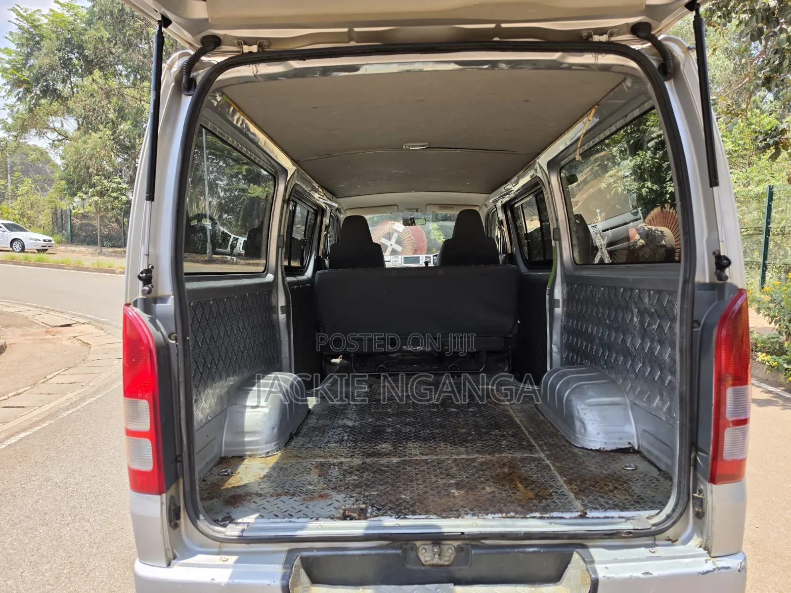 Toyota HiAce 2014 Silver