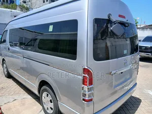 Toyota HiAce 2019 White