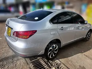 Nissan Bluebird 2009 Silver
