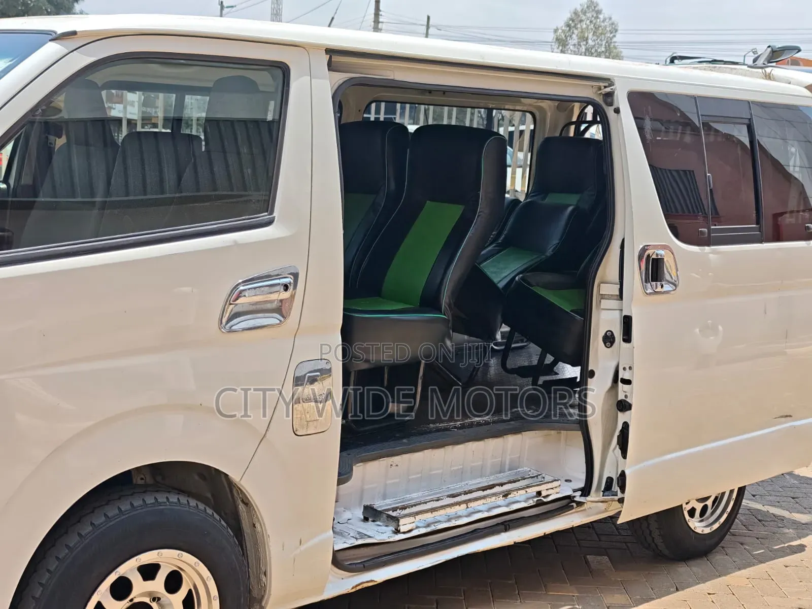 Toyota HiAce 2013 White