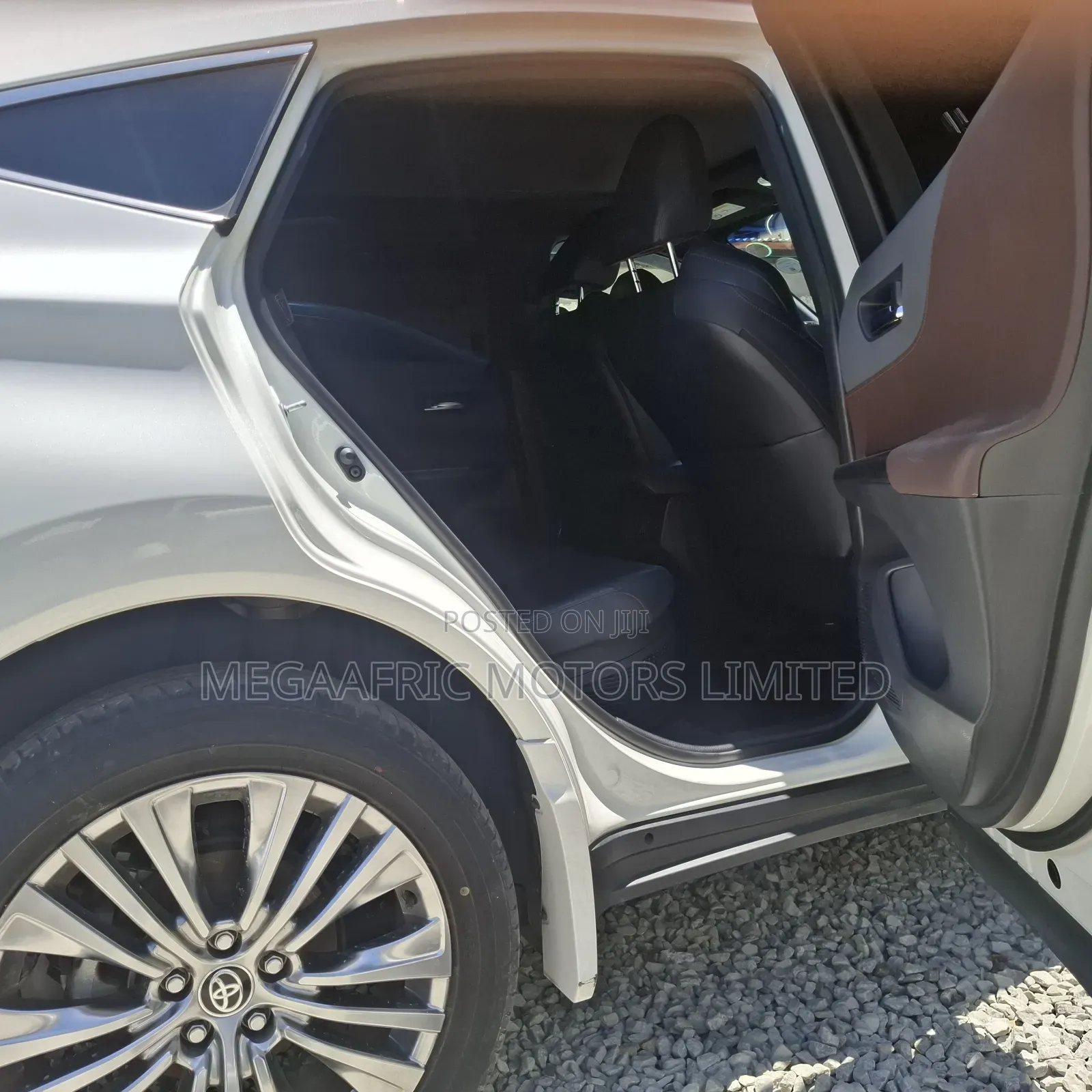 Toyota Harrier 2.5 Hybrid 2020 White